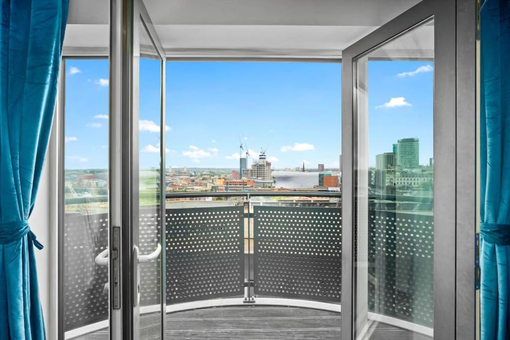 Spacious 2 Bed Apt B'Ham Cc With Parking Sleeps 7 Birmingham Bagian luar foto